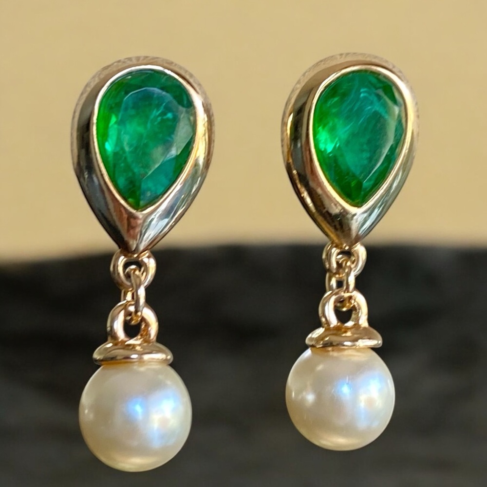 Exquisite Vintage 90’s Gio Faux Emerald Pearl Dangle Clip-On Earrings